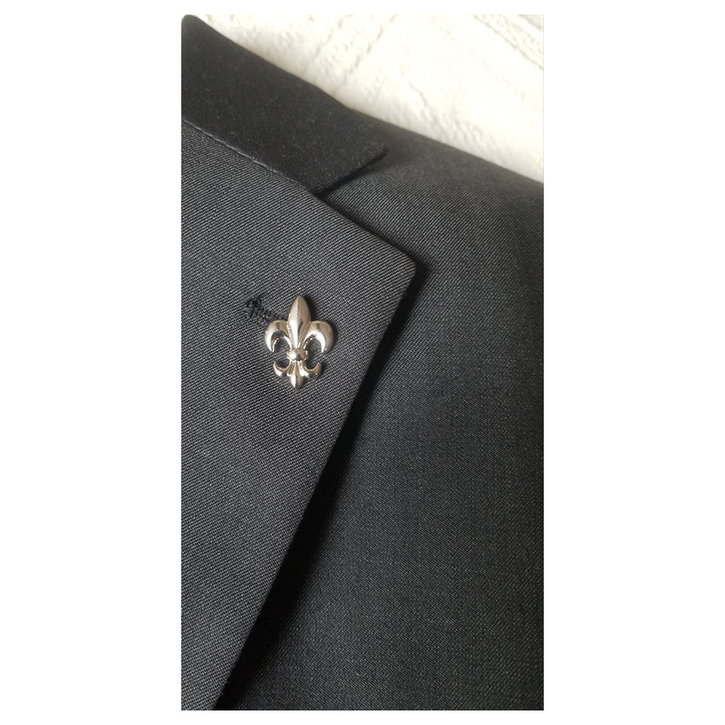 Epinglette, pin’s fleur de lys argent